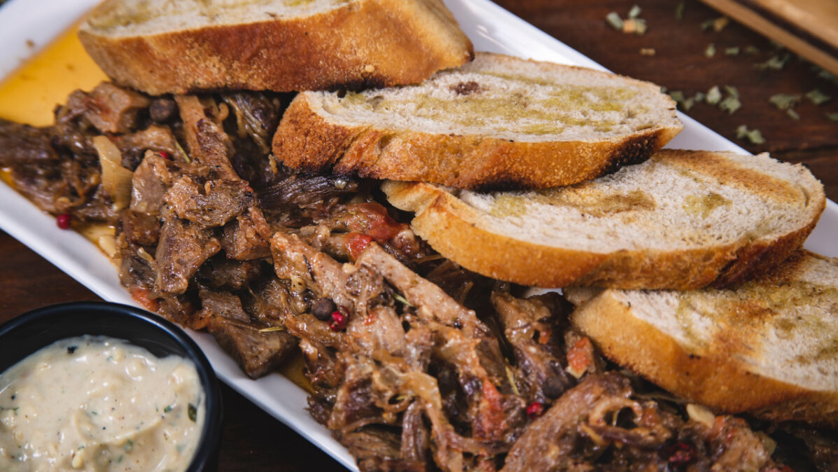 slow cooker shredded balsamic beef